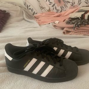 black adidas shoes